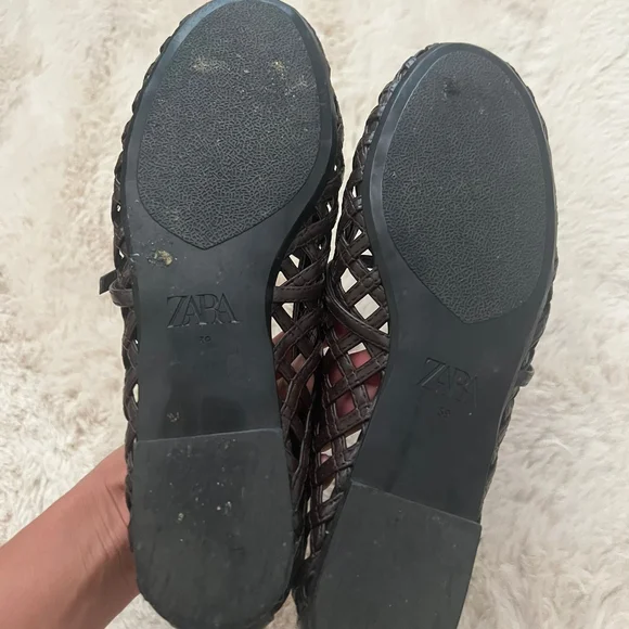 Zara Black Woven Flats with Gold Detail - Picture 3 of 6